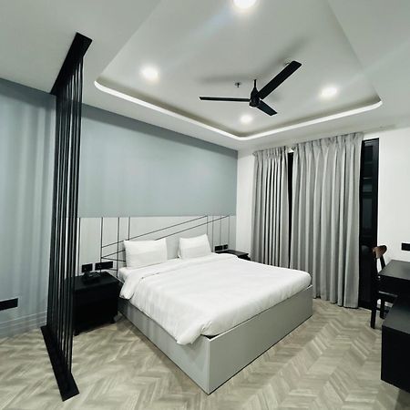 Bedchambers Serviced Apartment, Golf Course, Gurgáon Kültér fotó