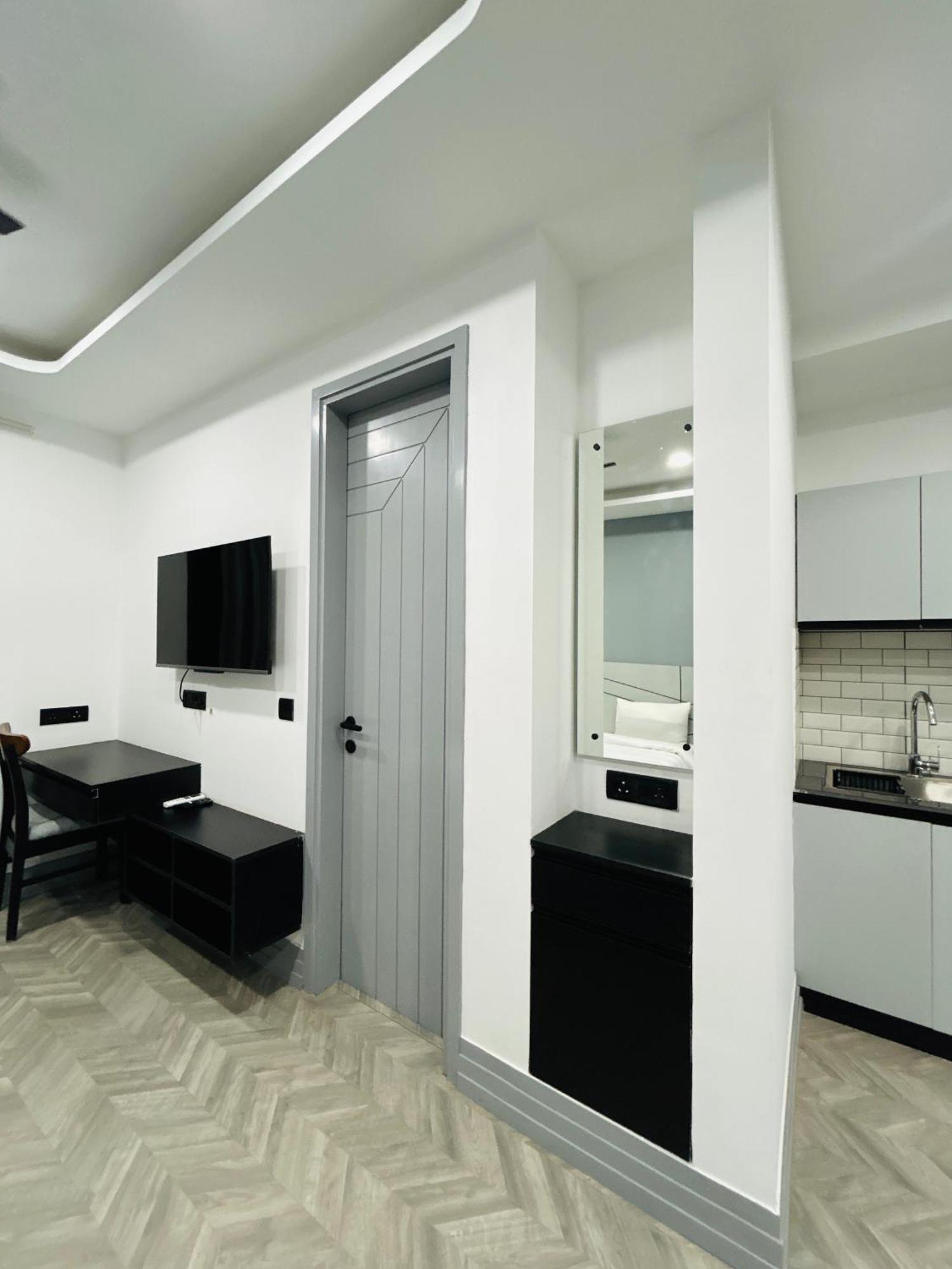 Bedchambers Serviced Apartment, Golf Course, Gurgáon Kültér fotó