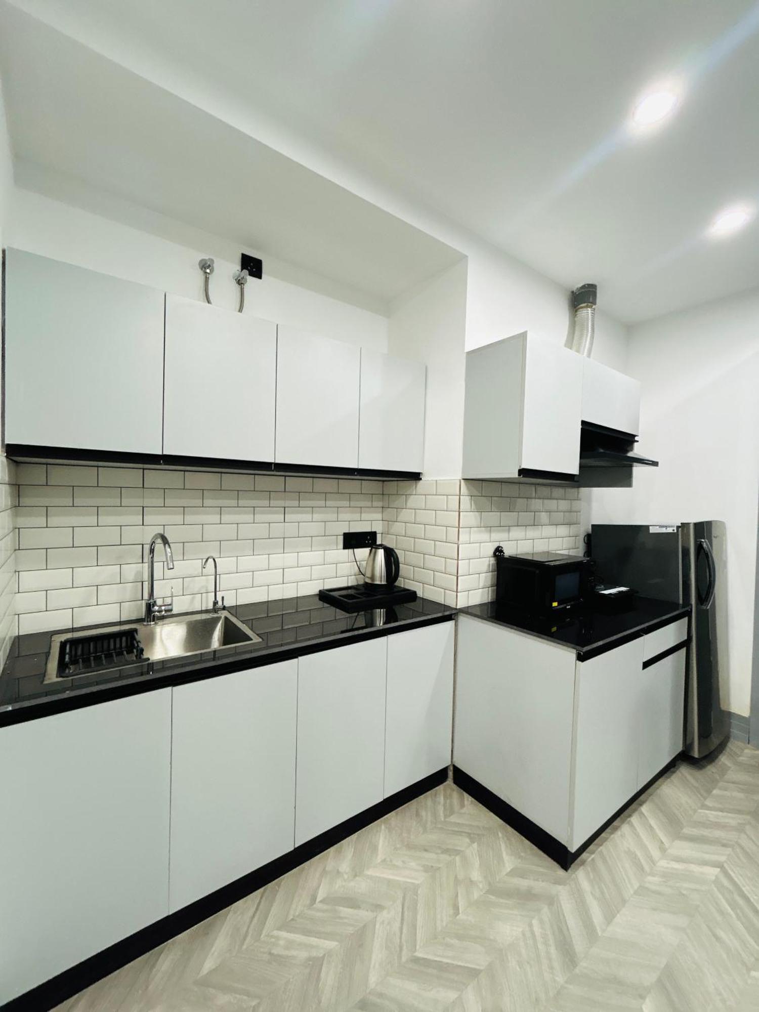 Bedchambers Serviced Apartment, Golf Course, Gurgáon Kültér fotó