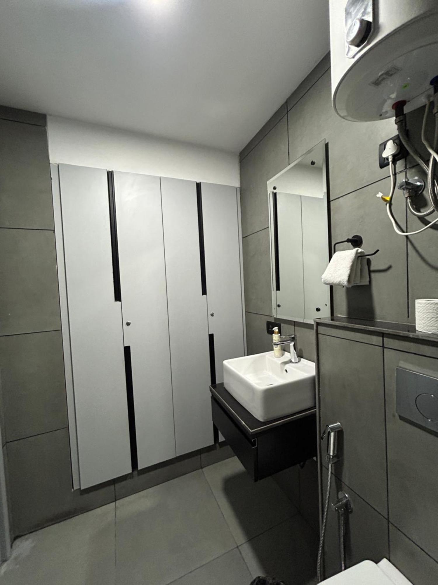 Bedchambers Serviced Apartment, Golf Course, Gurgáon Kültér fotó