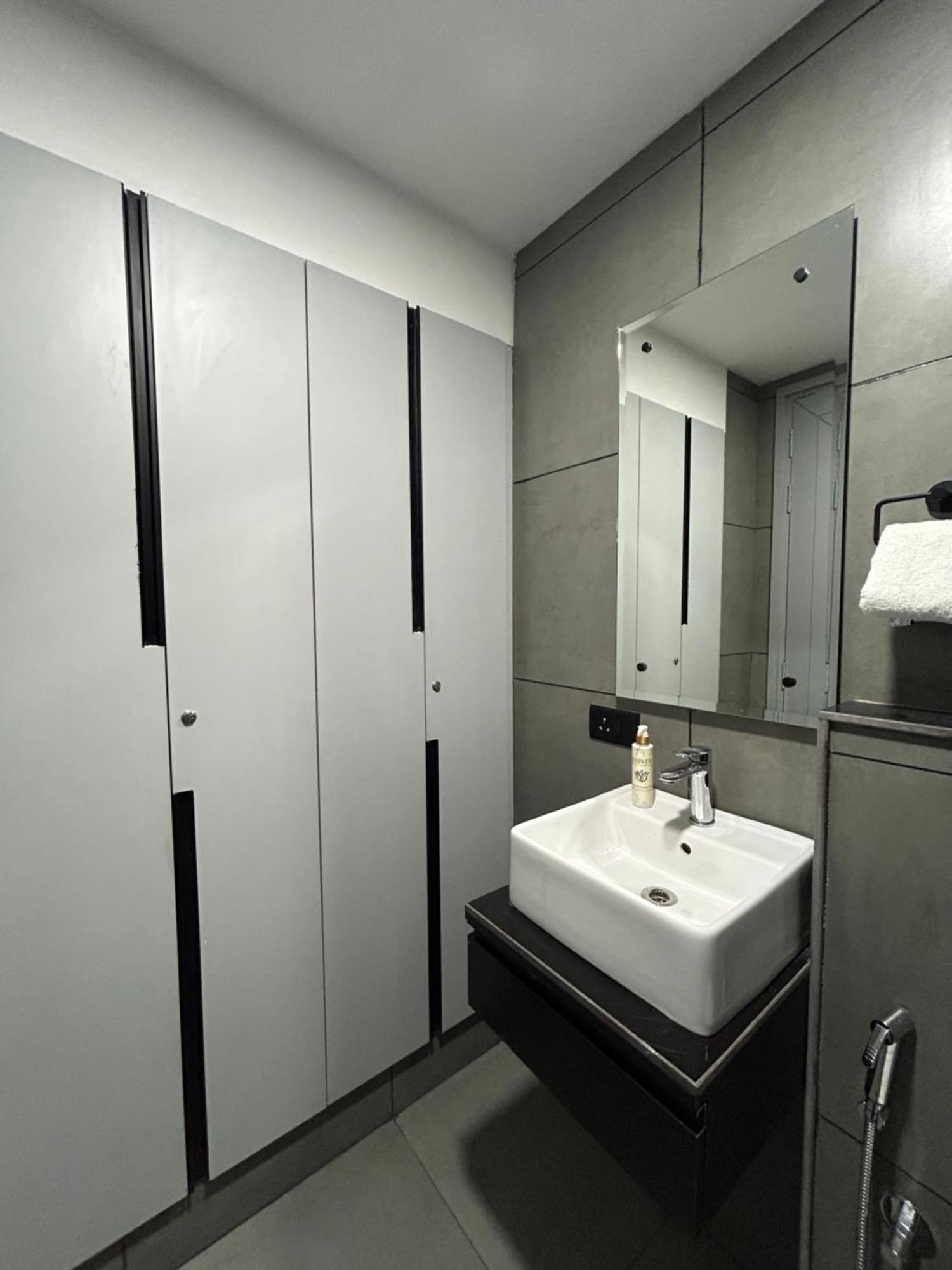 Bedchambers Serviced Apartment, Golf Course, Gurgáon Kültér fotó