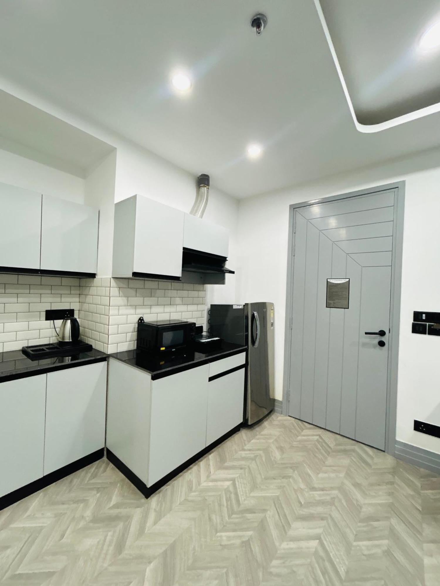 Bedchambers Serviced Apartment, Golf Course, Gurgáon Kültér fotó