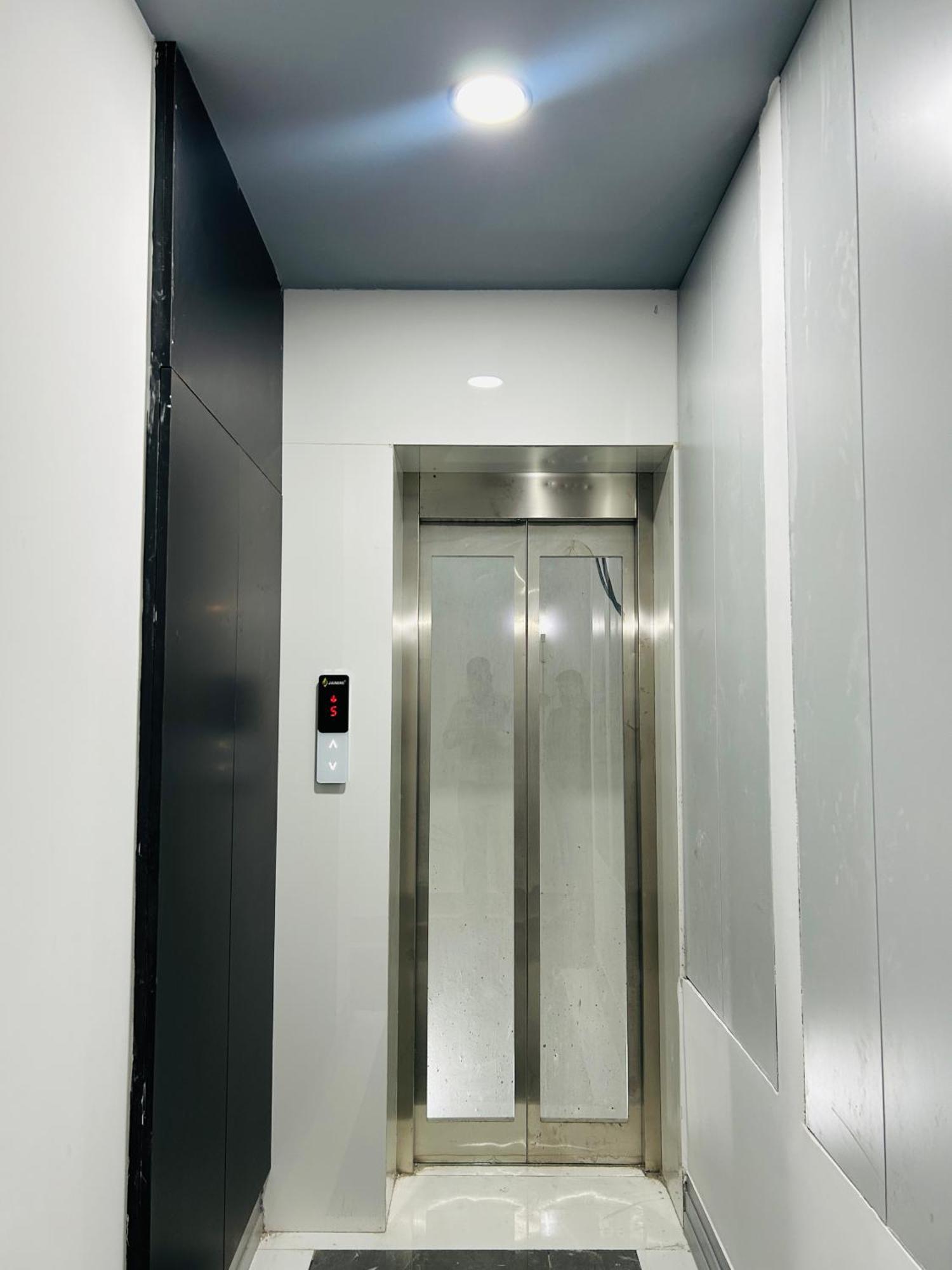 Bedchambers Serviced Apartment, Golf Course, Gurgáon Kültér fotó