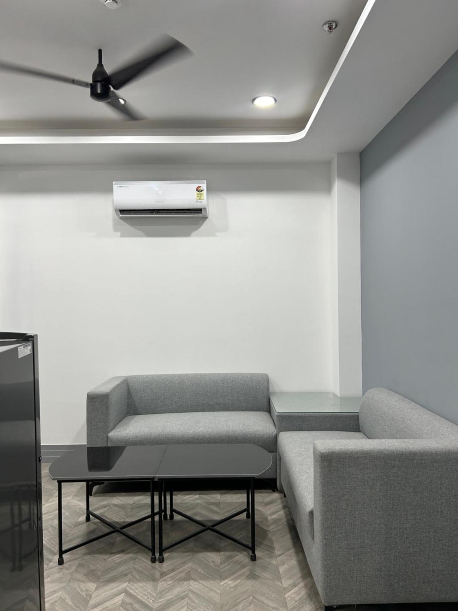 Bedchambers Serviced Apartment, Golf Course, Gurgáon Kültér fotó