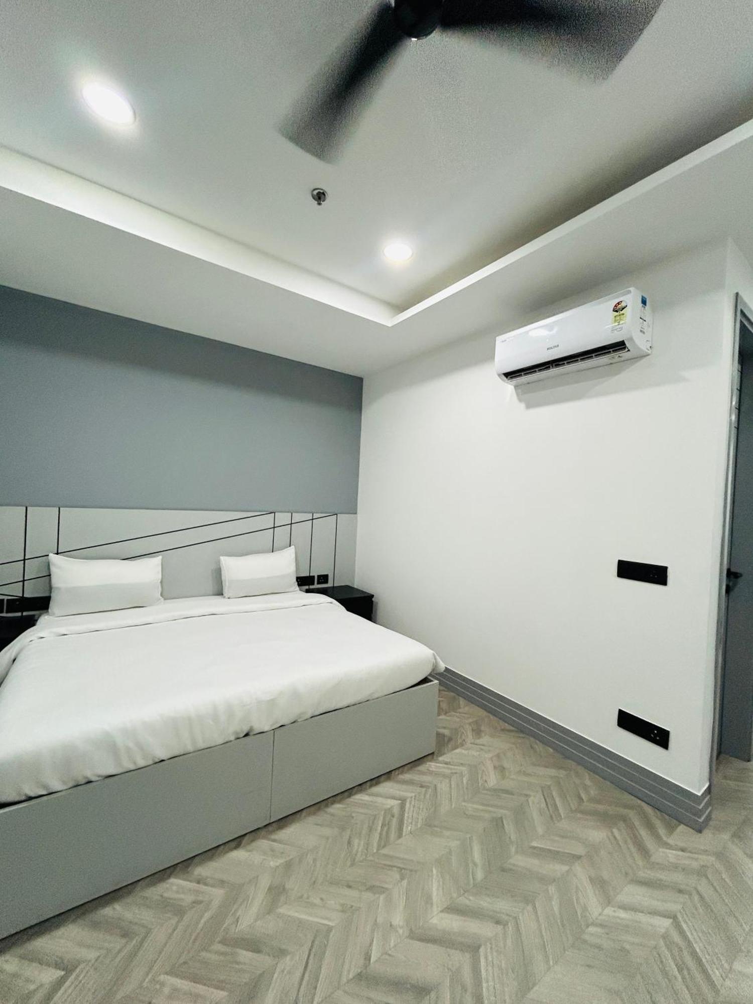 Bedchambers Serviced Apartment, Golf Course, Gurgáon Kültér fotó