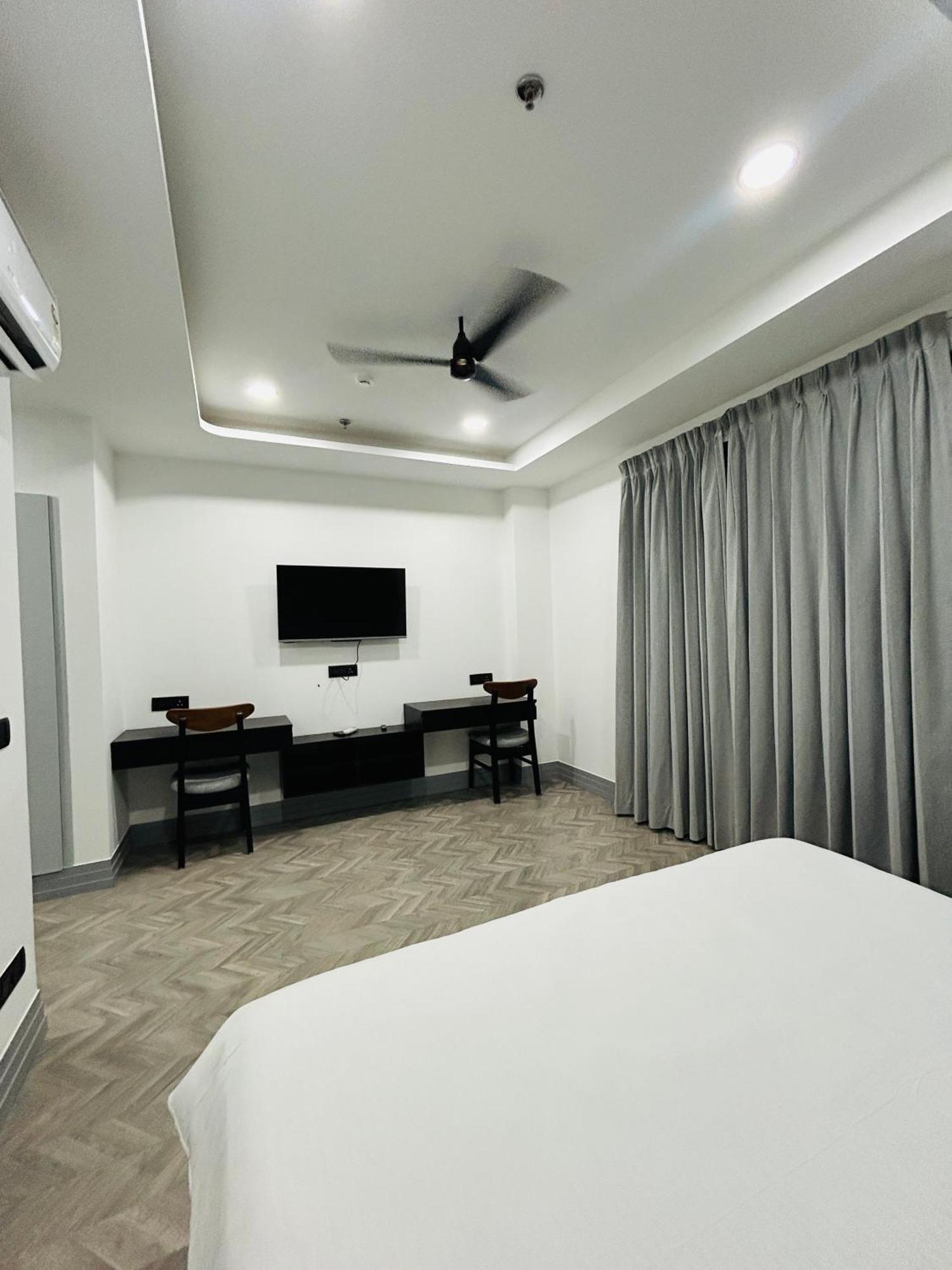 Bedchambers Serviced Apartment, Golf Course, Gurgáon Kültér fotó