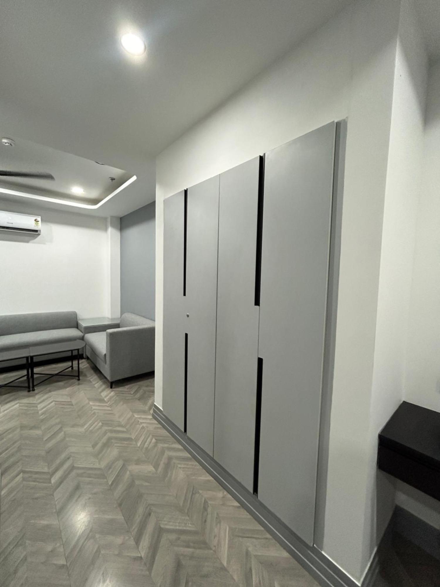 Bedchambers Serviced Apartment, Golf Course, Gurgáon Kültér fotó