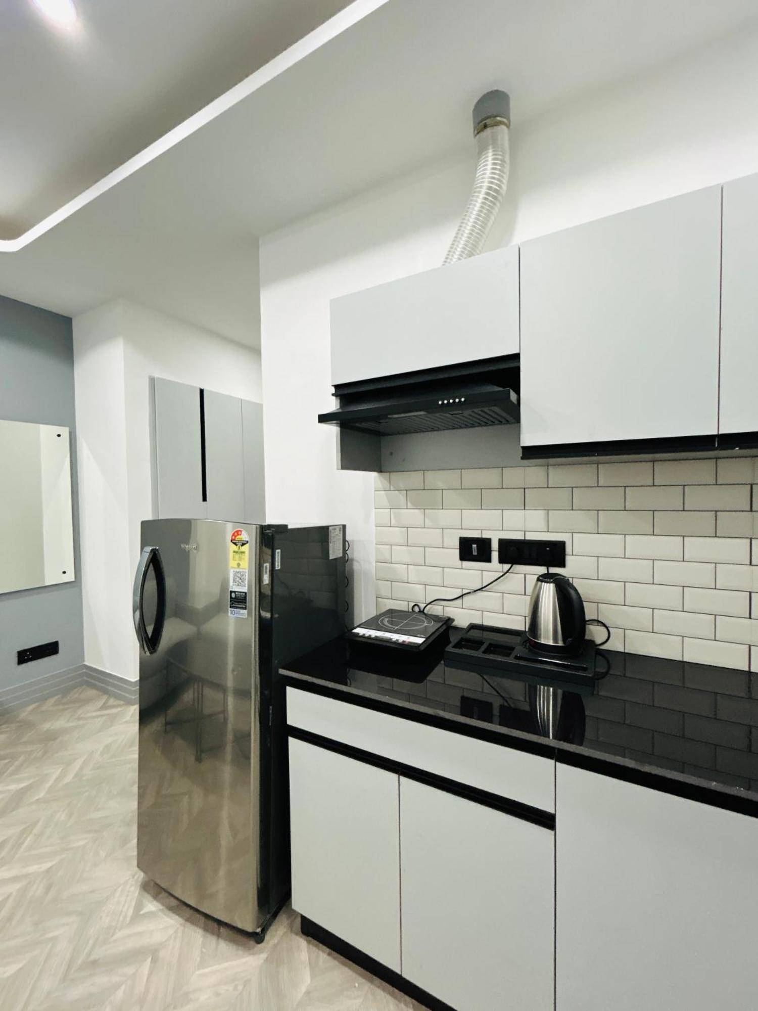 Bedchambers Serviced Apartment, Golf Course, Gurgáon Kültér fotó