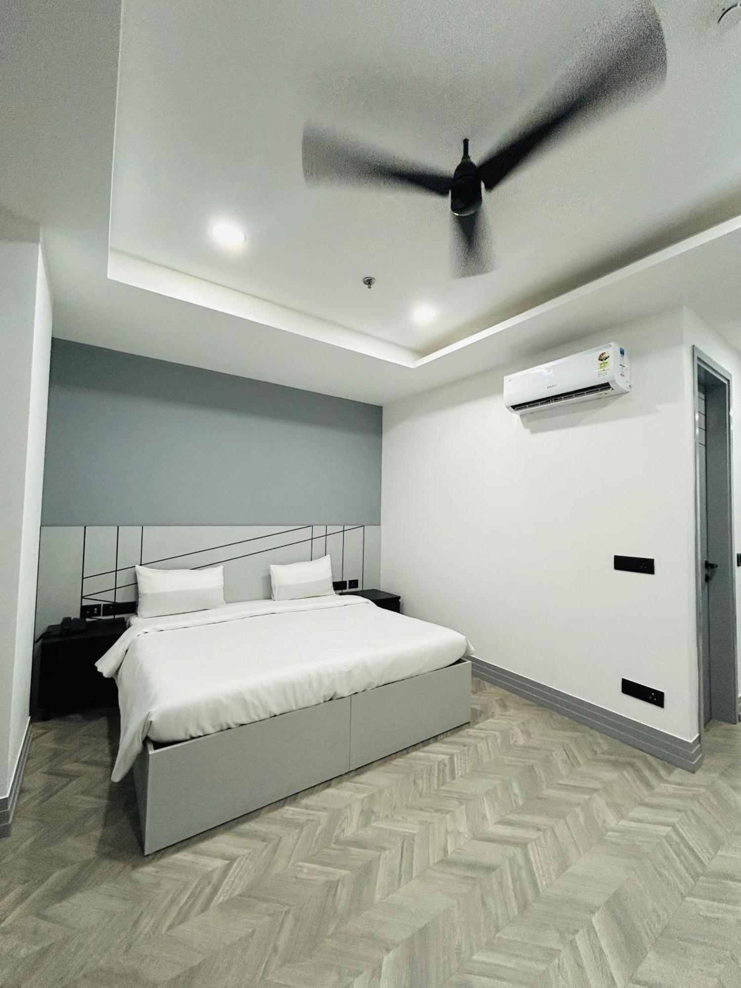 Bedchambers Serviced Apartment, Golf Course, Gurgáon Kültér fotó