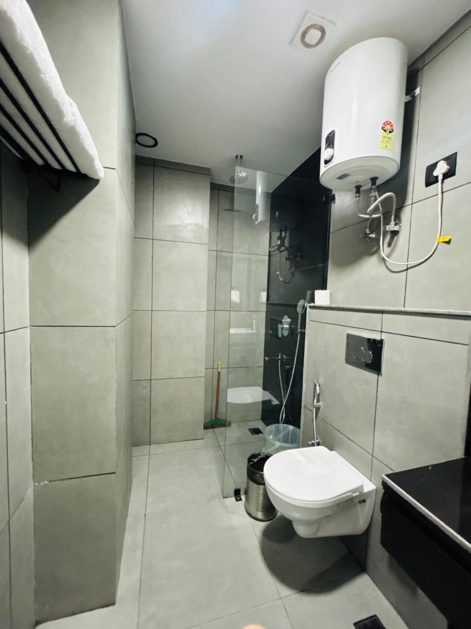 Bedchambers Serviced Apartment, Golf Course, Gurgáon Kültér fotó