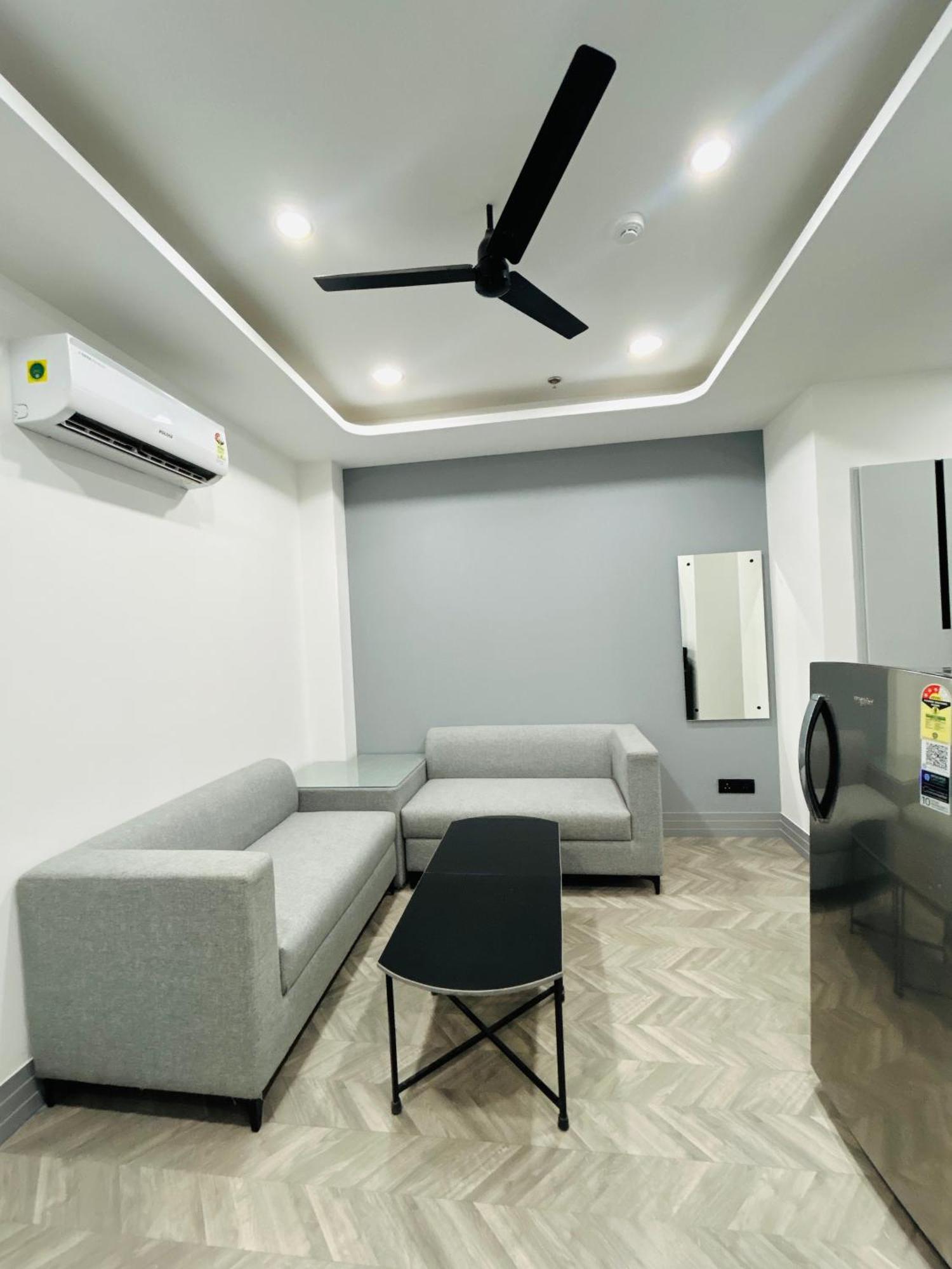 Bedchambers Serviced Apartment, Golf Course, Gurgáon Kültér fotó