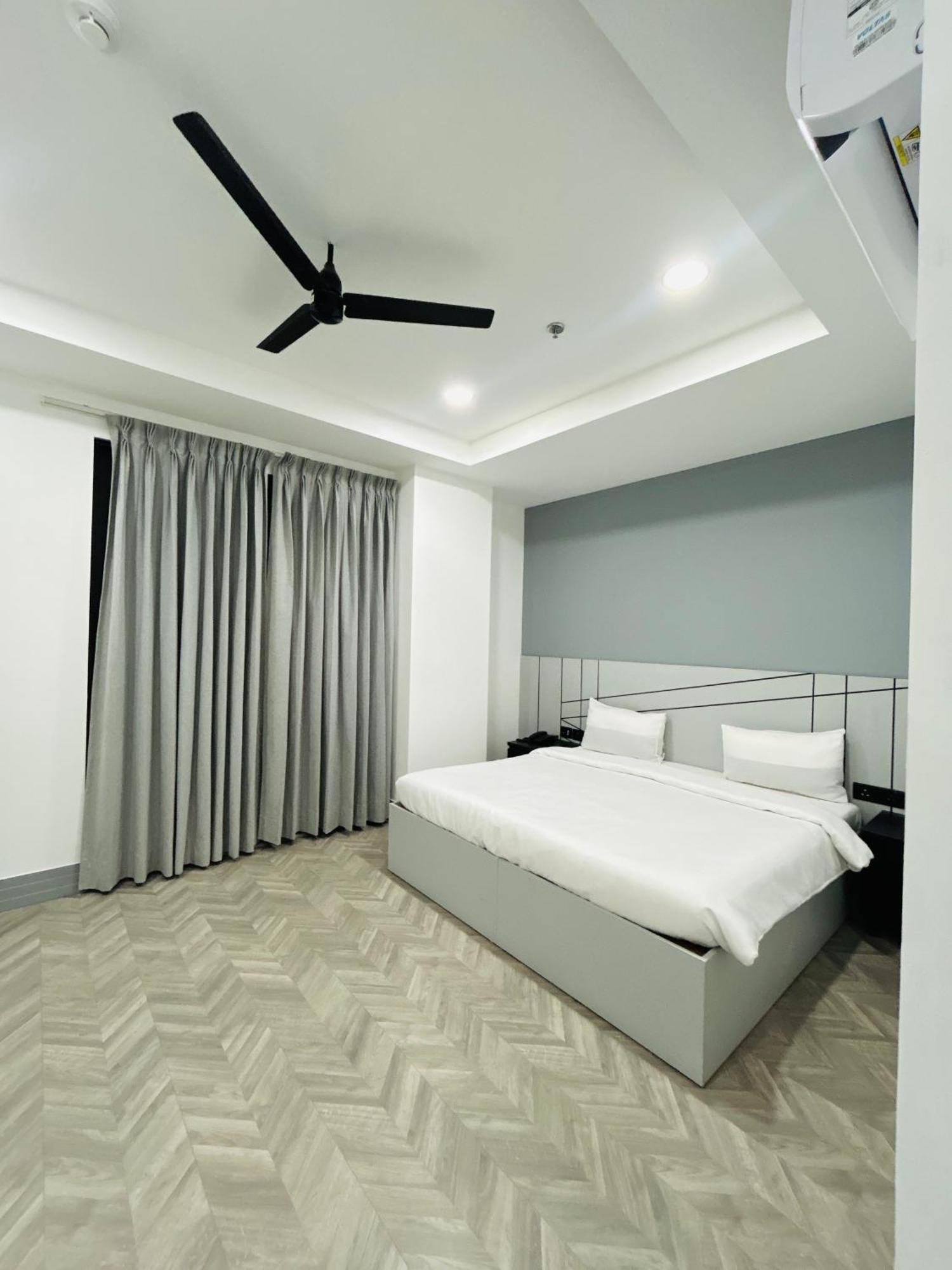 Bedchambers Serviced Apartment, Golf Course, Gurgáon Kültér fotó