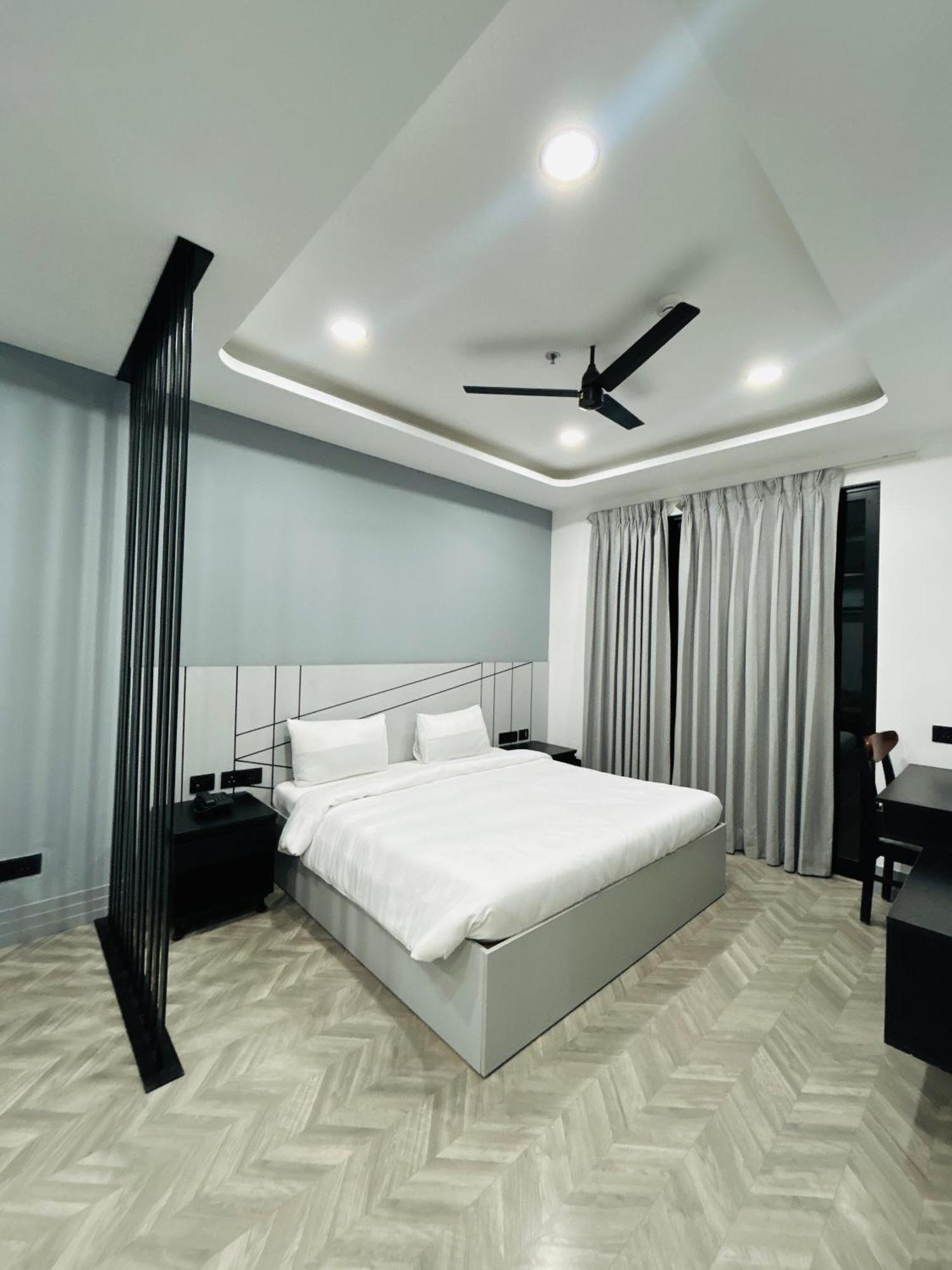 Bedchambers Serviced Apartment, Golf Course, Gurgáon Kültér fotó