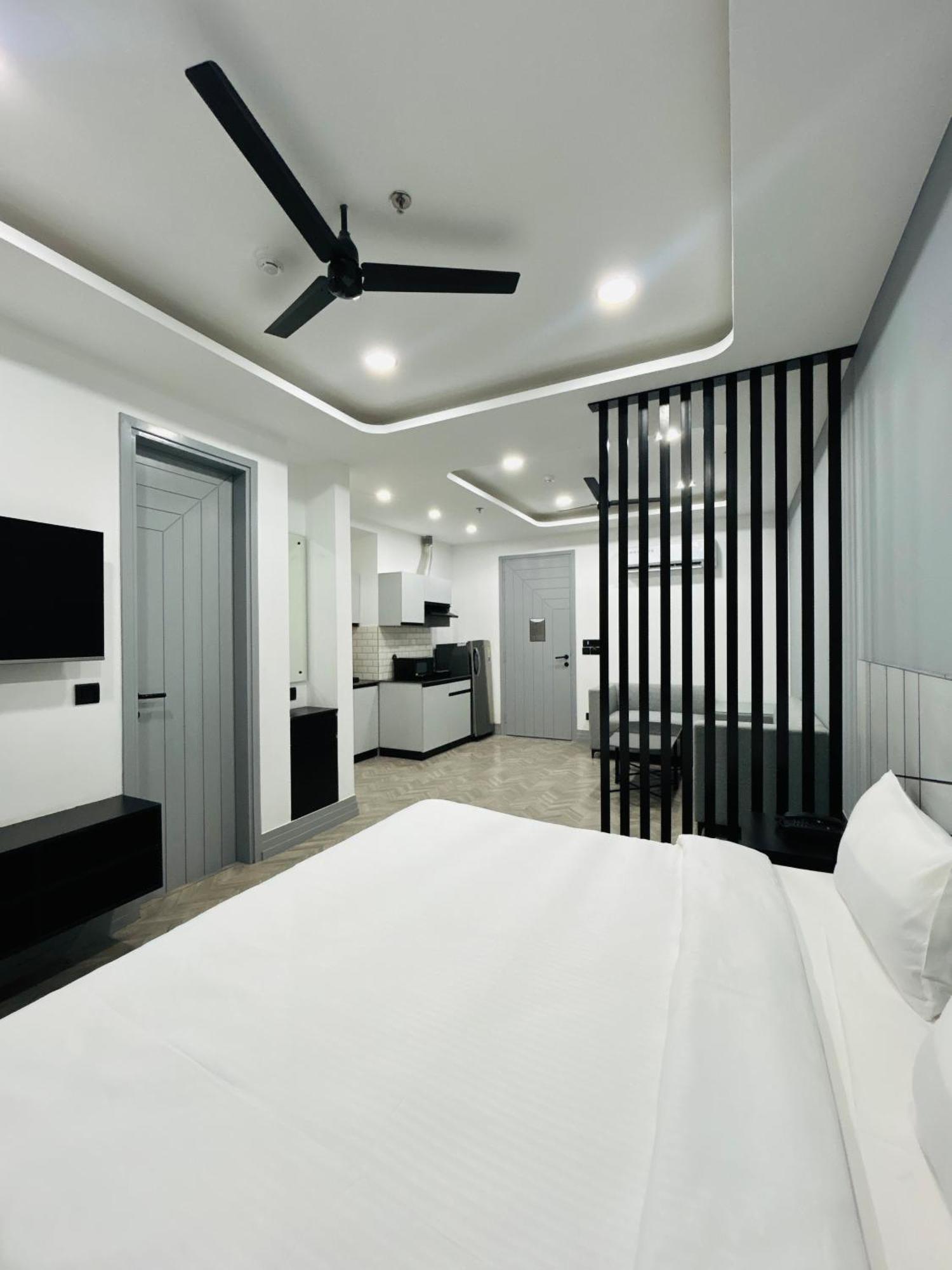 Bedchambers Serviced Apartment, Golf Course, Gurgáon Kültér fotó