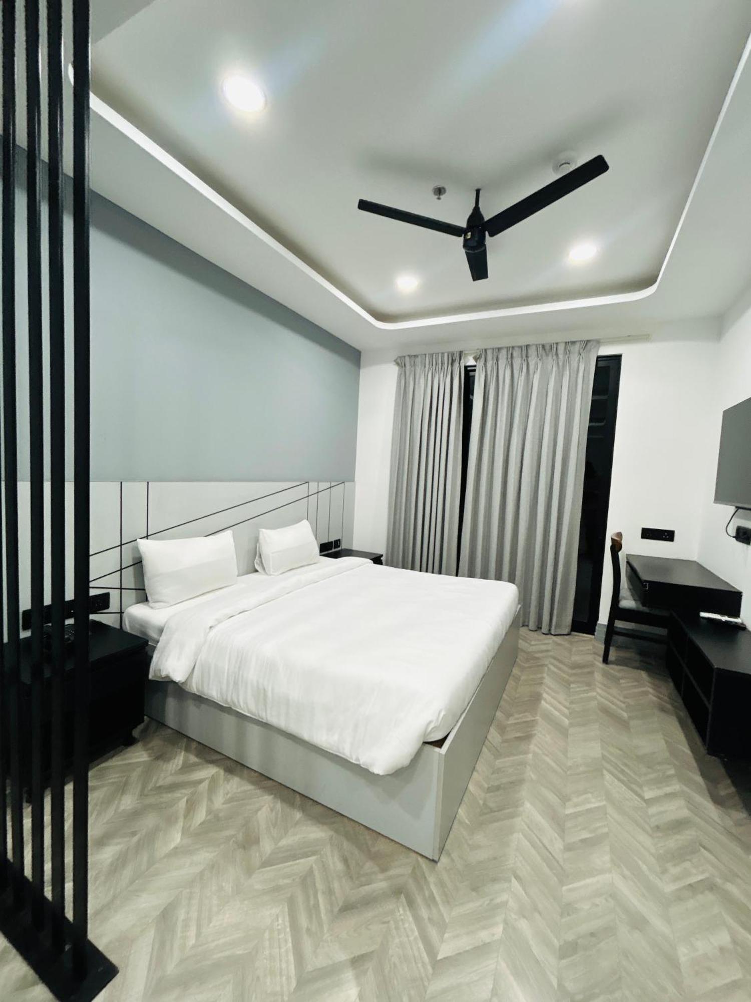 Bedchambers Serviced Apartment, Golf Course, Gurgáon Kültér fotó