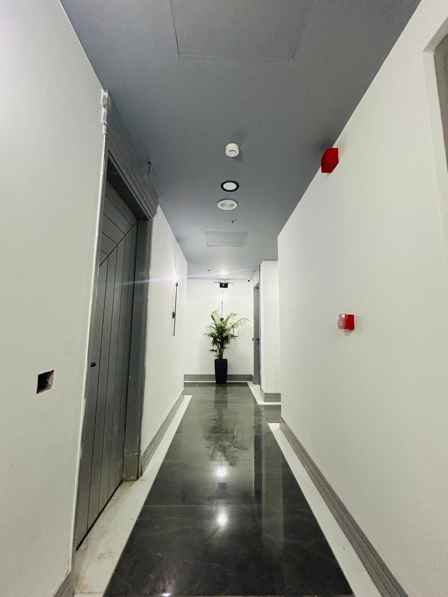 Bedchambers Serviced Apartment, Golf Course, Gurgáon Kültér fotó