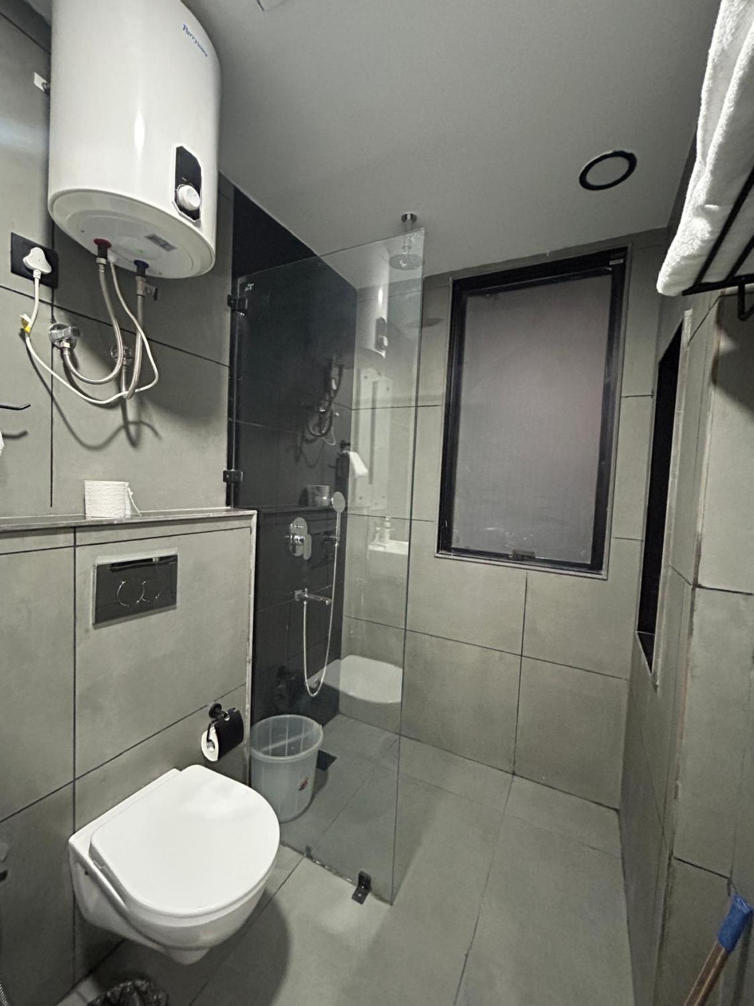 Bedchambers Serviced Apartment, Golf Course, Gurgáon Kültér fotó