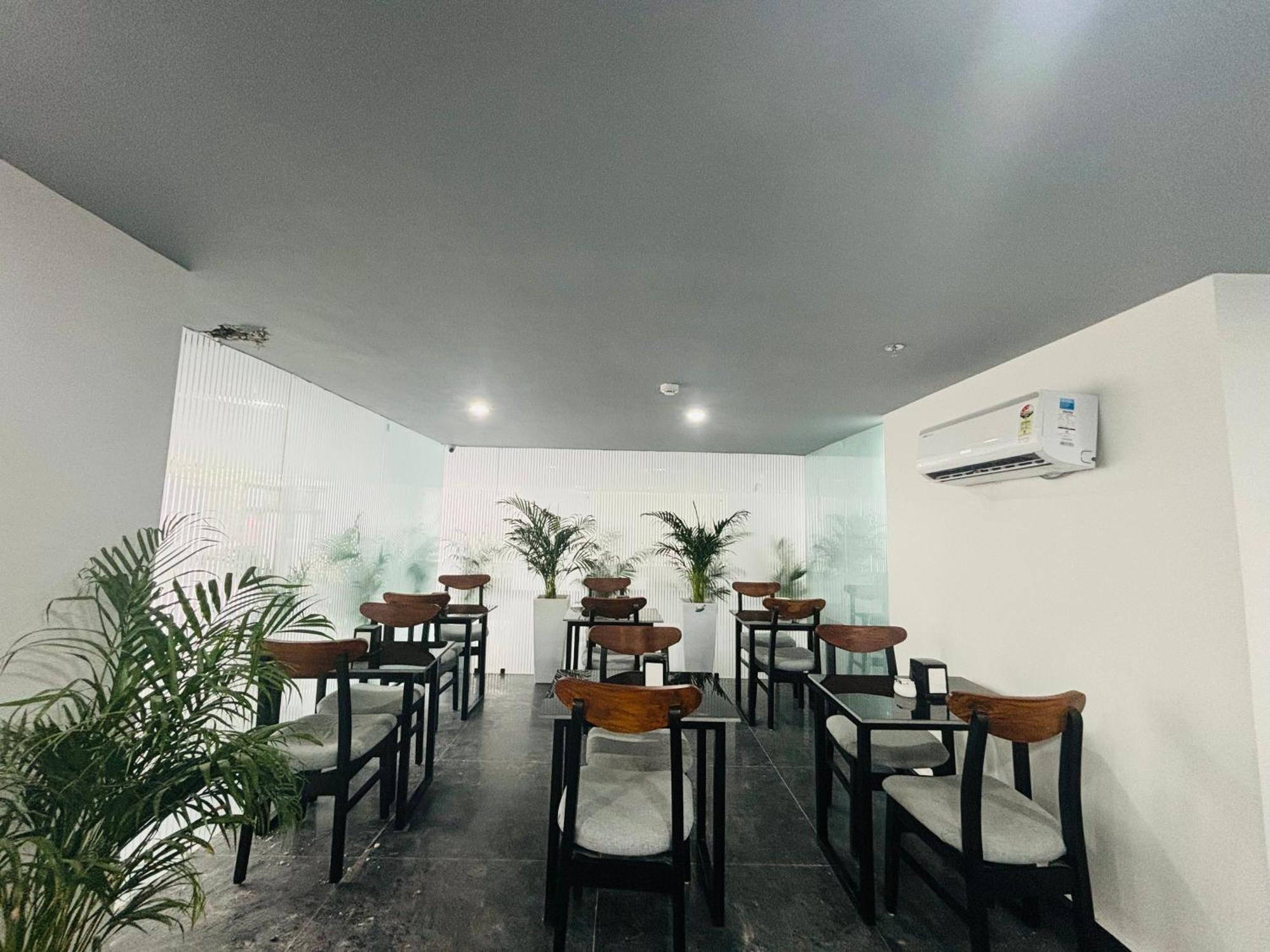 Bedchambers Serviced Apartment, Golf Course, Gurgáon Kültér fotó
